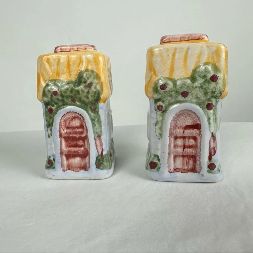 Cottage salt and pepper shakers
